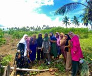 Temui Kelompok Tani Perempuan di Daruba, Begini Pesan Nazlatan Uhkra Kasuba