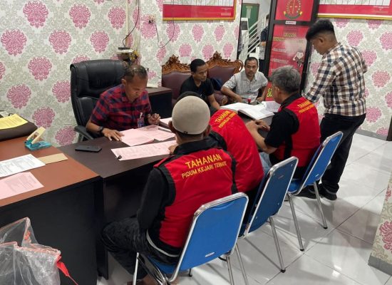 Polres Ternate Serahkan Tiga Tersangka Pencurian Lintas Provinsi ke Jaksa