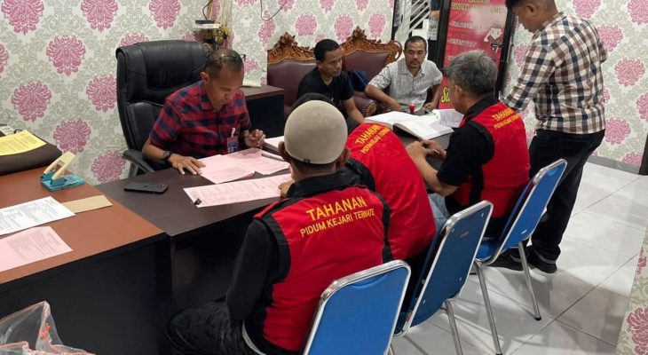 Polres Ternate Serahkan Tiga Tersangka Pencurian Lintas Provinsi ke Jaksa