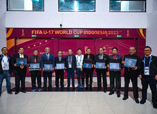 Berperan Aktif di Kanca Sepak Bola, Maurice Tuguis Dapat Penghargaan dari I.League