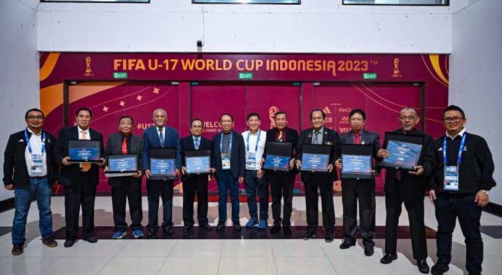 Berperan Aktif di Kanca Sepak Bola, Maurice Tuguis Dapat Penghargaan dari I.League