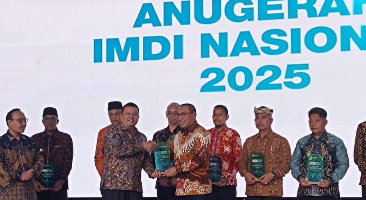 Wali Kota Ternate Terima Penghargaan IMDI Nasional 2025 dari Komdigi