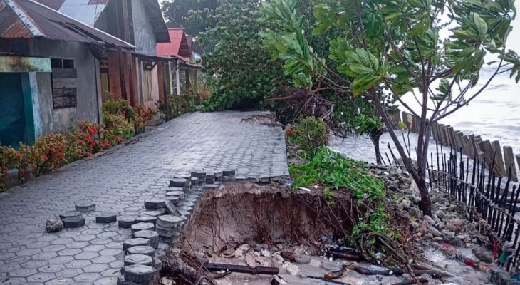 Jalan Utama Desa Lelei Halmahera Selatan Rusak Akibat Abrasi, Pemukiman Warga Terancam 
