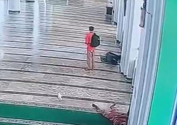 Polisi Buru Terduga Pelaku Pencurian Handphone di Masjid Al-Munawwar