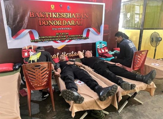 HUT Brimob ke-80, Batalyon B Pelopor Resimen II Pasukan Brimob III dan PMI Provinsi Lakukan Donor Darah