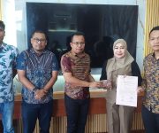 Istri Terpidana Kasus Korupsi DKP Membayar Denda 50 Juta di Kejaksaan Negeri Tidore
