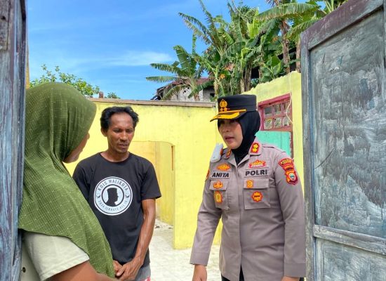 Kapolres Ternate Tinjau Tiga Rumah Warga yang Rusak di Hiri Sekaligus Beri Bantuan