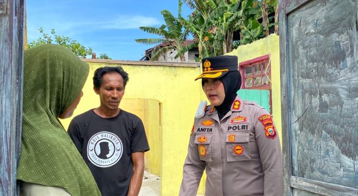 Kapolres Ternate Tinjau Tiga Rumah Warga yang Rusak di Hiri Sekaligus Beri Bantuan