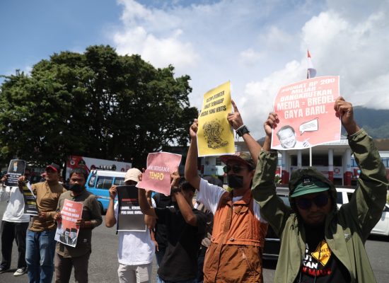 Respons Gugatan Mentan Terhadap Tempo, Organisasi dan Komunitas Jurnalis di Ternate Gelar Aksi Protes