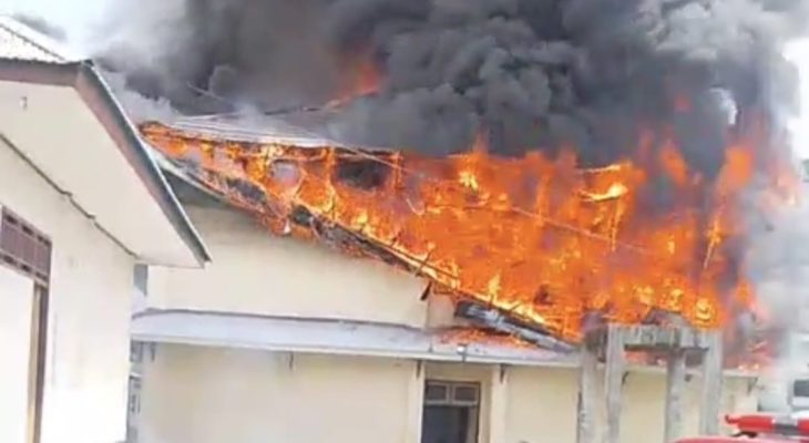 Breaking News! Gedung Asrama Haji Ngade Ternate, Terbakar