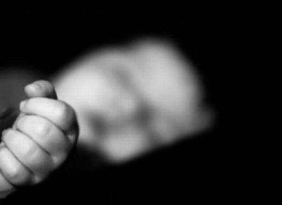 Polsek Ibu Limpahkan Tersangka dan Barang Bukti Kasus Pembunuhan Anak Kandung ke Kejari Halmahera Barat