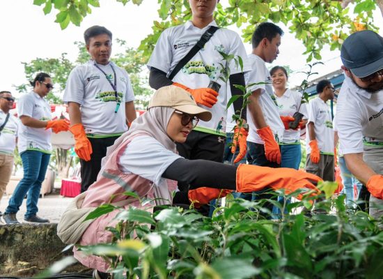 Srikandi PLN Warnai Hari Menanam Pohon Indonesia 2025 dengan Aksi Nyata di Holtekamp