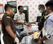 Polres Ternate Serahkan Tersangka Penikaman dan Pencurian di Toko Al Nizam ke JPU