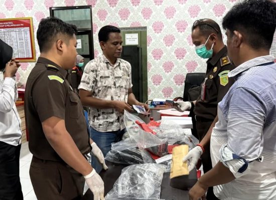 Polres Ternate Serahkan Tersangka Penikaman dan Pencurian di Toko Al Nizam ke JPU
