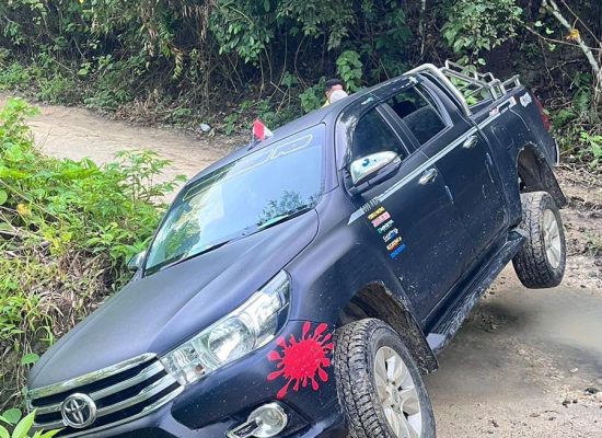 Hilux Ditumpangi Anggota DPRD Malut Nyaris Terperosok ke Jurang
