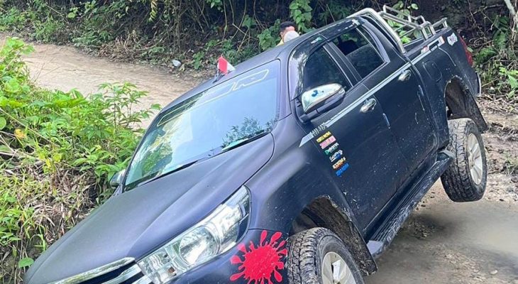 Hilux Ditumpangi Anggota DPRD Malut Nyaris Terperosok ke Jurang