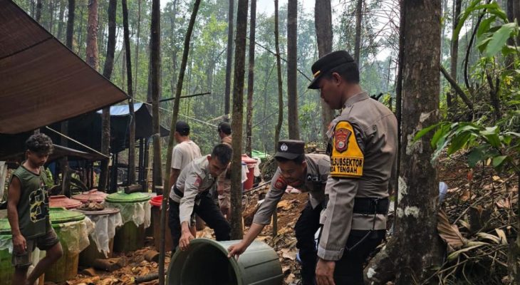 Polres Halteng Grebek Lokasi Produksi Miras, Barang Bukti Langsung Dimusnahkan