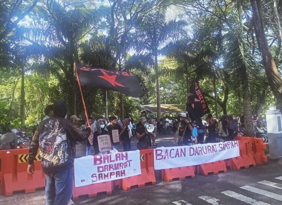 Datangi DPRD dan Kantor Bupati Halsel, Samurai Malut Desak Sahkan Perda Pengelolaan Sampah hingga Naikkan Upah Petugas TPA