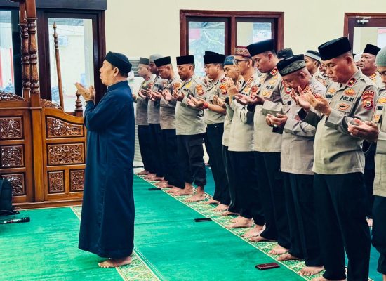 HUT Polairud ke-75, Ditpolairud Polda Malut Salat Ghaib untuk Korban Bencana di Sumatra