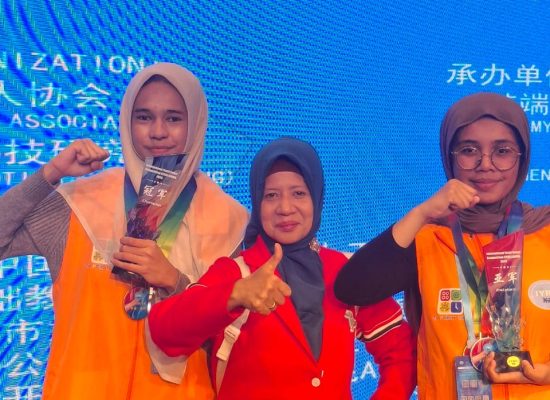 Kompetisi Robotik Internasional, Dua Siswi SMAN 2 Kota Ternate Harumkan Nama Indonesia di Cina