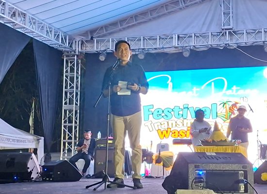 Sekda Tutup Festival HUT Transmigrasi Wasile ke-43