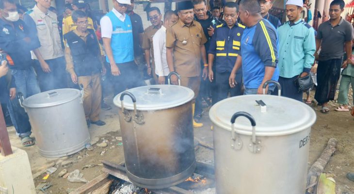 Menteri ESDM Tinjau Posko Bencana di Aceh, Pastikan Bantuan dan Dukungan PLN Berjalan Optimal