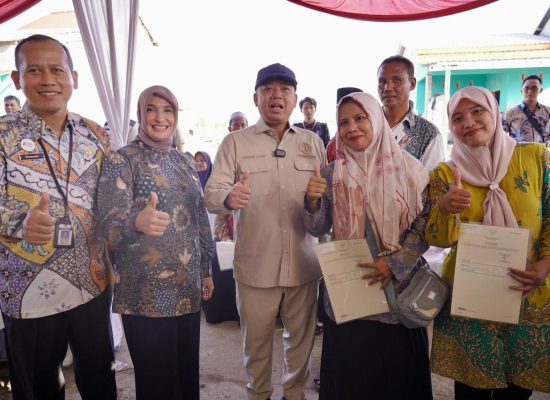 Menteri Nusron Serahkan 546 Sertipikat Hasil Konsolidasi Tanah di Jawa Tengah, Permukiman Warga Makin Bernilai dan Terjamin