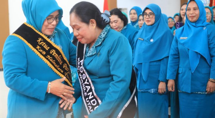 Kukuhkan Ketua Posyandu Kecamatan dan Desa, Ketua TP-PKK Haltim Tegaskan Komitmen Bangun Keluarga Sehat