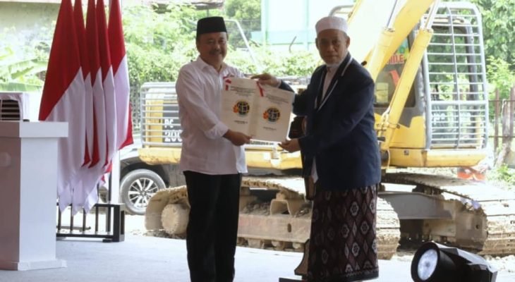 Serahkan Sertipikat Tanah Wakaf, Dirjen PPTR Kementerian ATR/BPN: Agar Pembangunan Pesantren Al-Khoziny Berjalan Tertib