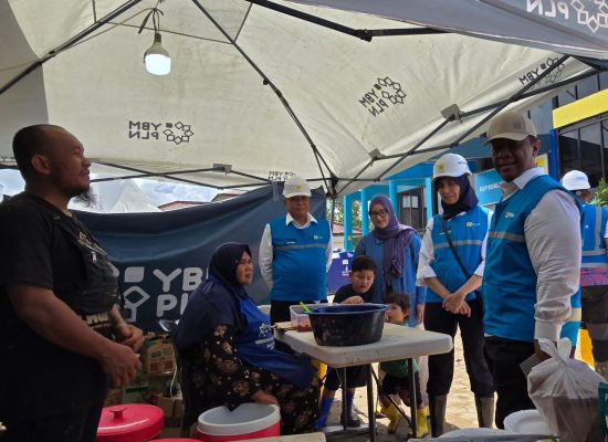 Direksi dan Relawan PLN Turun Langsung Pastikan Percepatan Pemulihan Fasilitas Umum di Aceh
