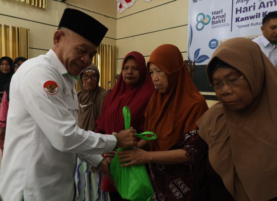 Peringati HAB ke 80, Kemenag Maluku Utara Berbagi Sembako