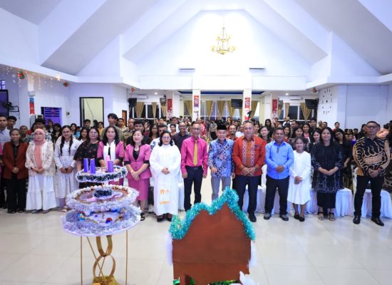 Hadiri Ibadah Malam Natal, Kakanwil Sampaikan Pesan Kemanusiaan dan Kebersamaan