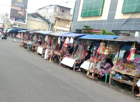 Pedagang Kembang Api di Ternate Abaikan Imbauan Kapolda soal Pembekuan Izin Berjualan, Polres: Kita Tetap Awasi