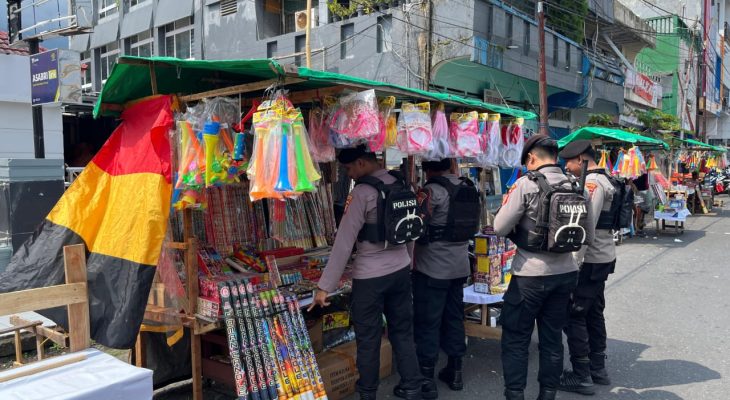 Larangan Kapolda Malut Tak Digubris, Pedagang Masih Jual Kembang Api di Ternate