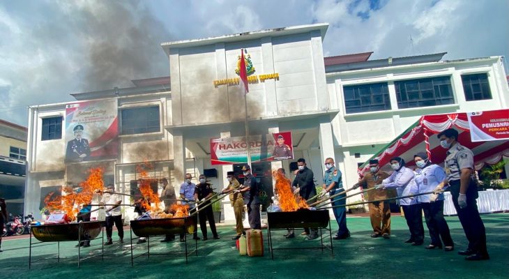 Kejari Ternate Musnahkan 11 Perkara Narkotika dan 21 Perkara Tindak Pidana Umum Berkekuatan Hukum