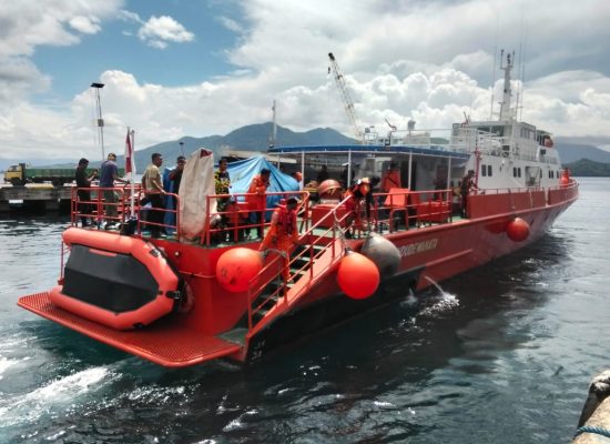 Terima Laporan Long Boat Terbalik, Tim SAR Ternate Lakukan Upaya Pertolongan