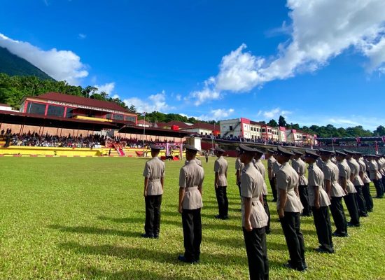 Ratusan Siswa Dilantik Sebagai Bintara Muda di SPN Polda Malut, Irjen Waris Tegaskan Jaga Nama Institusi saat Bertugas