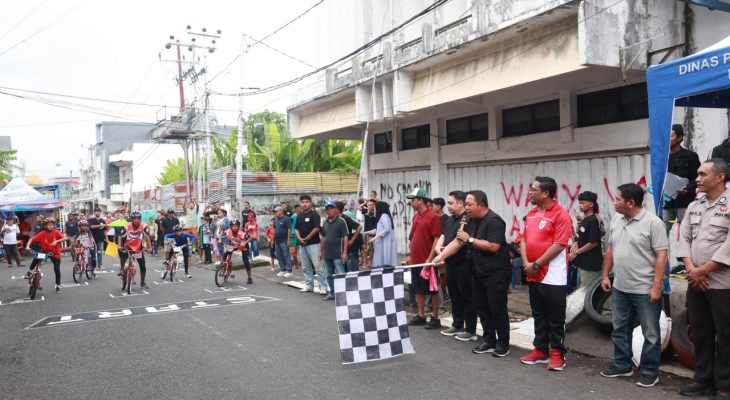 Sekda Ternate Buka Balap Sepeda di Santiong, Kasih Bantuan Dana ke Panitia