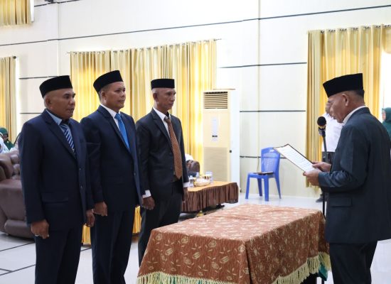 Kakanwil Kemenag Maluku Utara Lantik Pejabat Administrator dan Pengawas