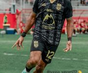 Selebrasi Yakob Sayuri saat mencetak gol ke gawang PSBS Biak.