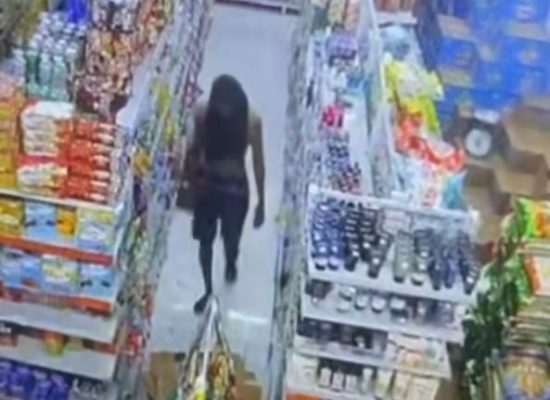 Berpenampilan Seperti Ninja, Aksi Pencurian di Ternate Terekam CCTV
