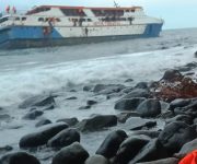 KM Intim Teratai Rute Bacan-Ternate Kandas di Perjalanan, Penumpang Dievakuasi