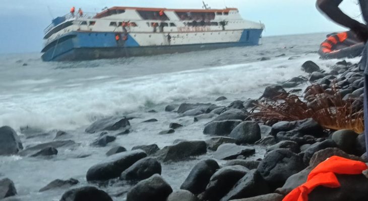 KM Intim Teratai Rute Bacan-Ternate Kandas di Perjalanan, Penumpang Dievakuasi