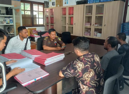 Ditpolairud Polda Malut Serahkan Tersangka Kasus Destructive Fishing ke Kejari Halteng