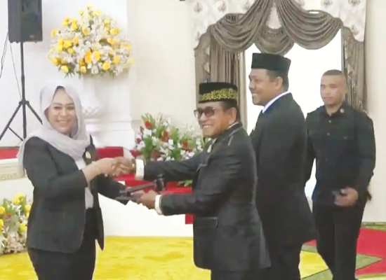 Dulu Guru Honorer sekarang Pegang Palu DPRD