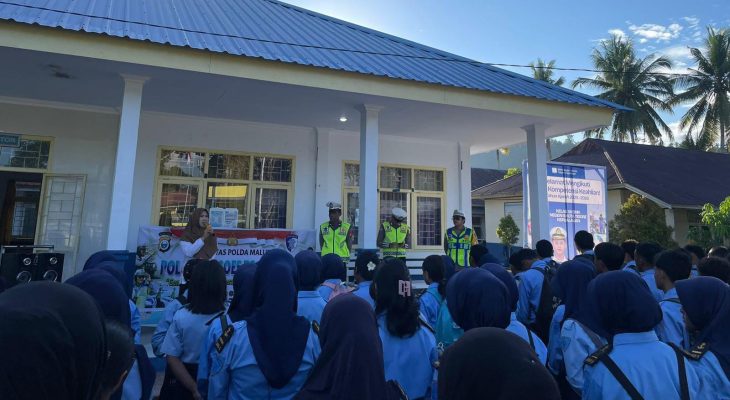 Polda Maluku Utara Sosialisasi Keselamatan Berkendara di SMK Negeri 5 Tidore