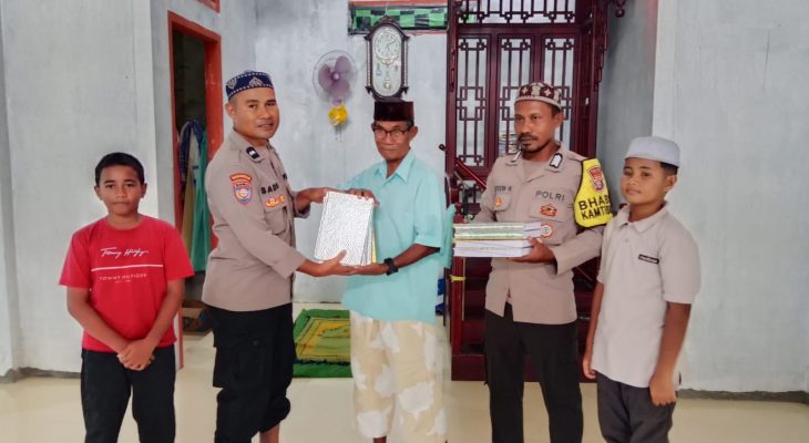 Ramadan, Polres Ternate Salurkan Al-Qur’an di Masjid Pulau Moti