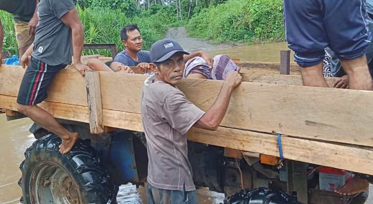 Pasien Hamil Tertahan Berjam-jam Akibat Banjir di Sungai Tanpa Jembatan, Halmahera Selatan