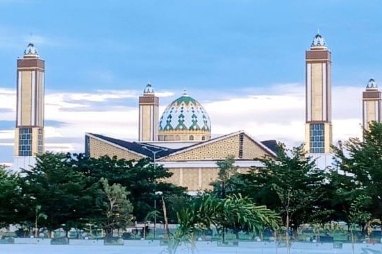Wagub Maluku Utara Imbau Pimpinan OPD Salat Id di Masjid Raya Shaful Khairat Sofifi