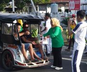 Lapas Kelas IIB Tobelo Bagi Takjil ke Pengendara